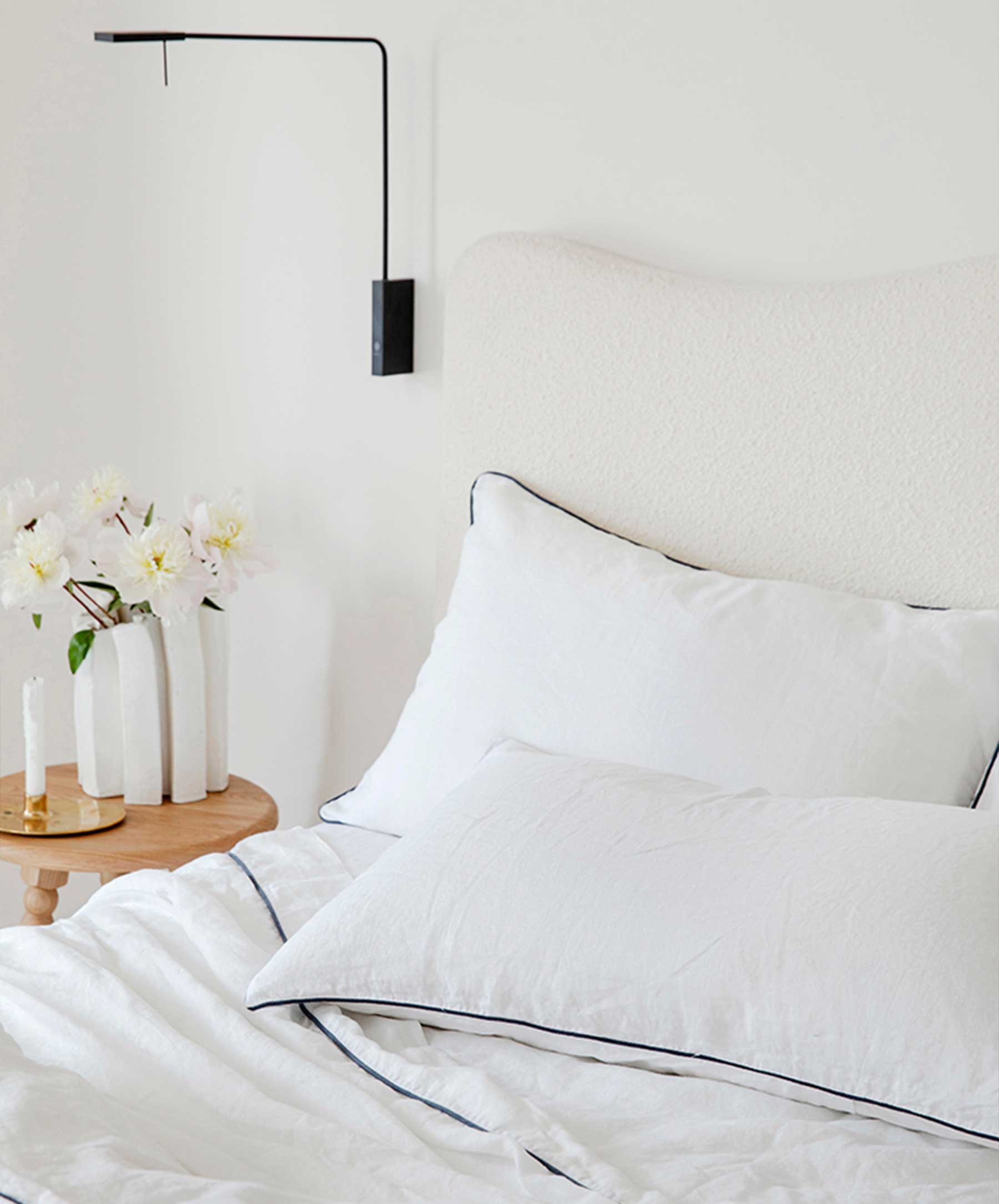 Piped Linen Sheet Set with Pillowcases - White and Navy