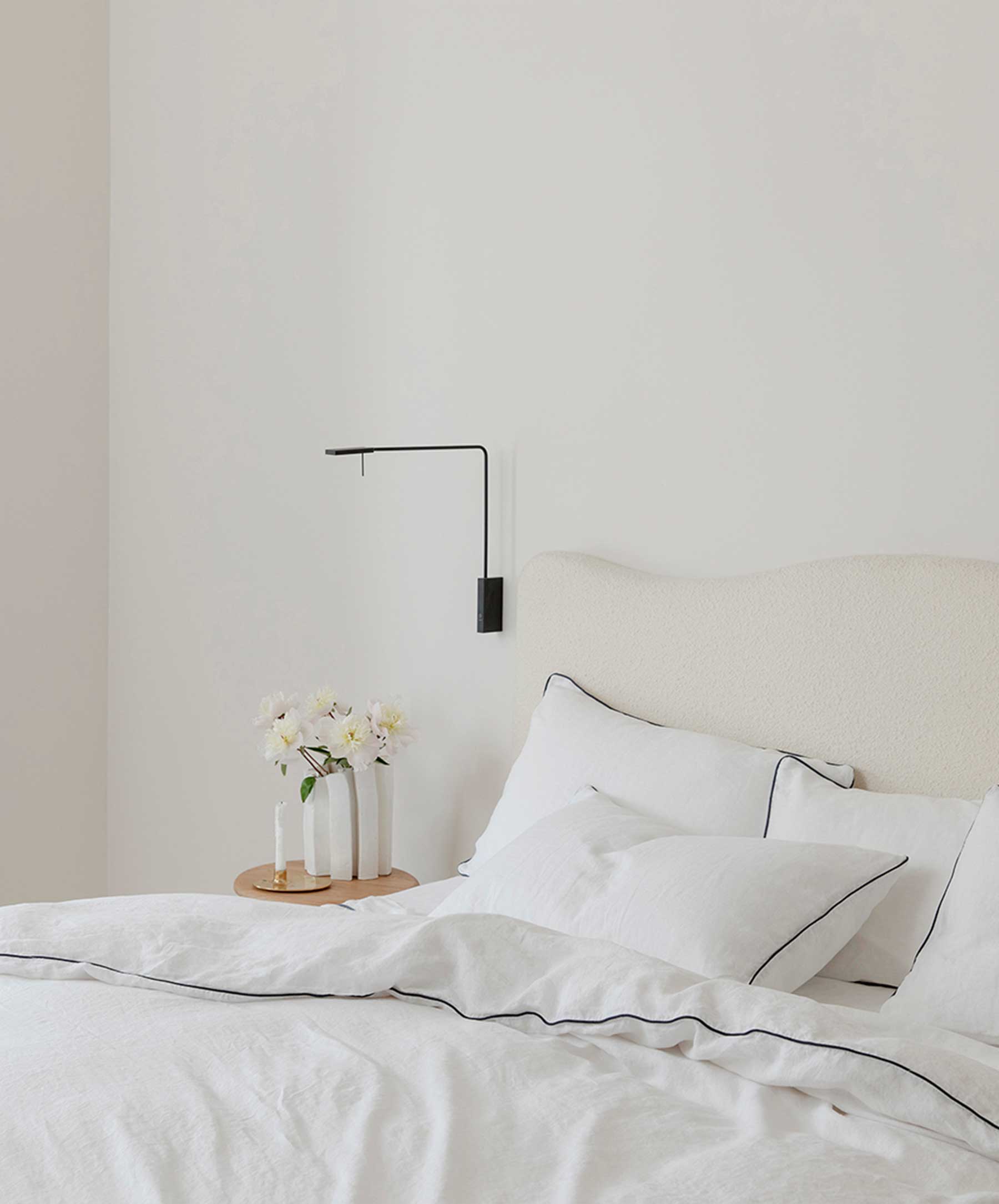 Set of 2 Piped Linen Pillowcases - White and Navy