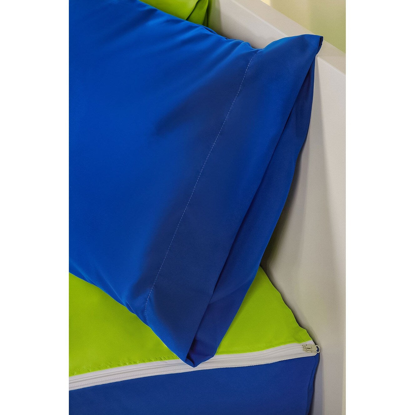 Siscovers Cobalt Blue Bunkie Deluxe Zipper Bedding Set