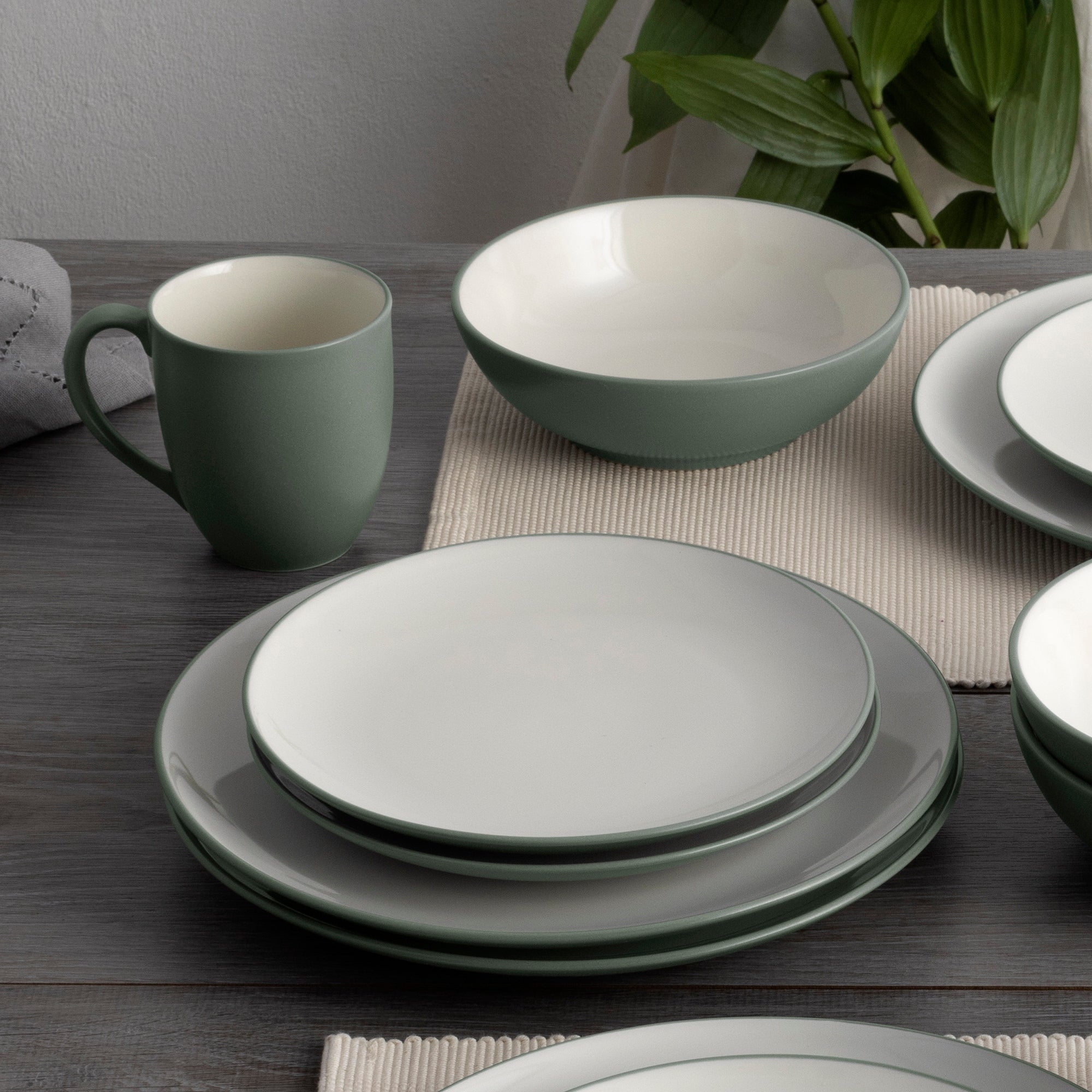 Noritake Colorwave 16-Piece Coupe Dinnerware Set, Service For 4